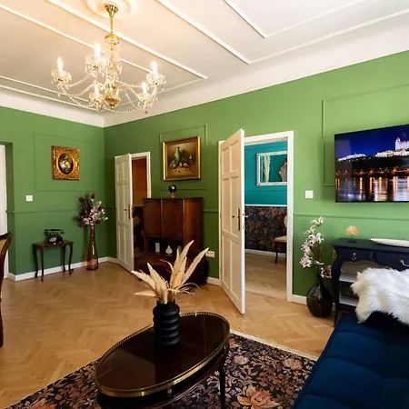 New, Stylish And Spacious 公寓