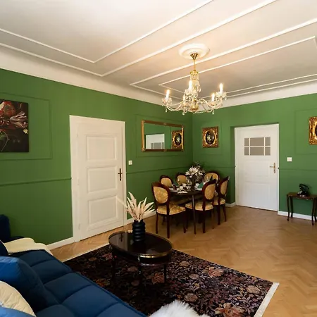New, Stylish And Spacious Apartment *