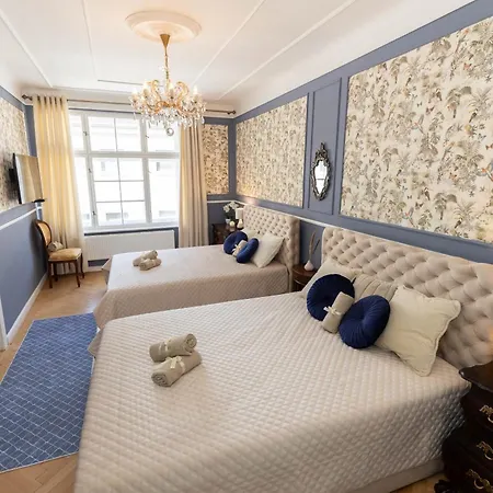 New, Stylish And Spacious Apartment *