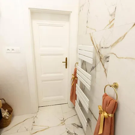 New, Stylish And Spacious Apartment *