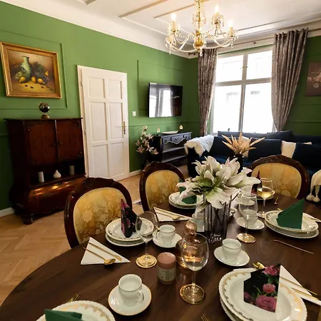 New, Stylish And Spacious Apartment